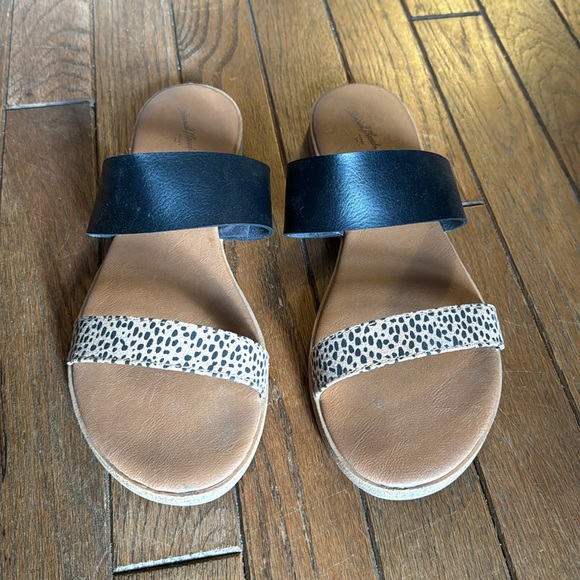 Universal Thread Torri Sandals - Picture 2 of 8